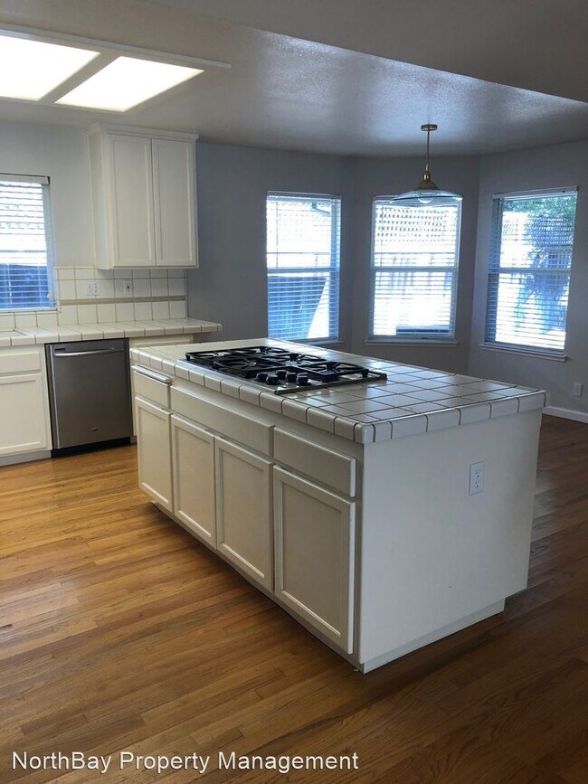 Foto del edificio - 3 br, 2 bath House - 8241 Holly Ct