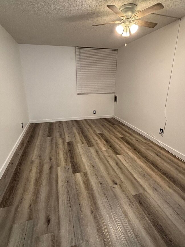 Building Photo - 2701 Riverside Dr