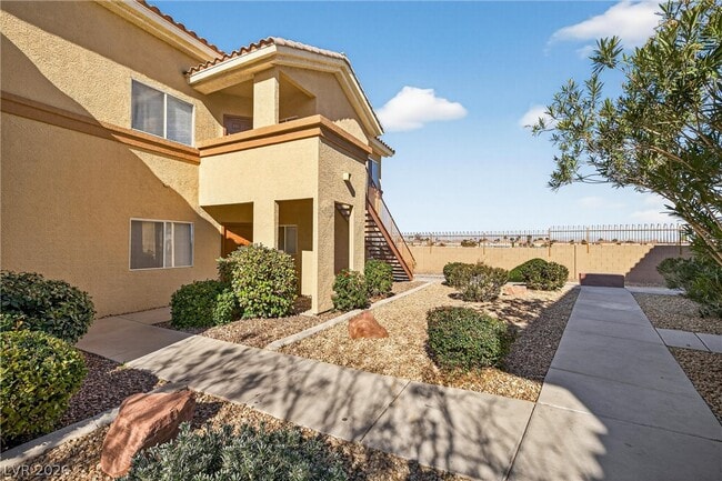 Building Photo - 1050 E Cactus Ave