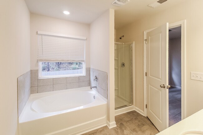 Foto del edificio - 2872 Saratoga Lake Vw, Decatur, GA