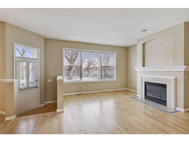 Building Photo - 325 W River Pkwy