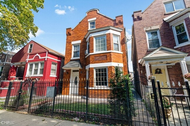 Foto del edificio - 2423 S Hamlin Ave