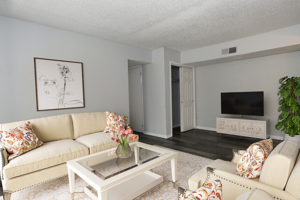 The Regency at Raleigh Apartments in Memphis, TN