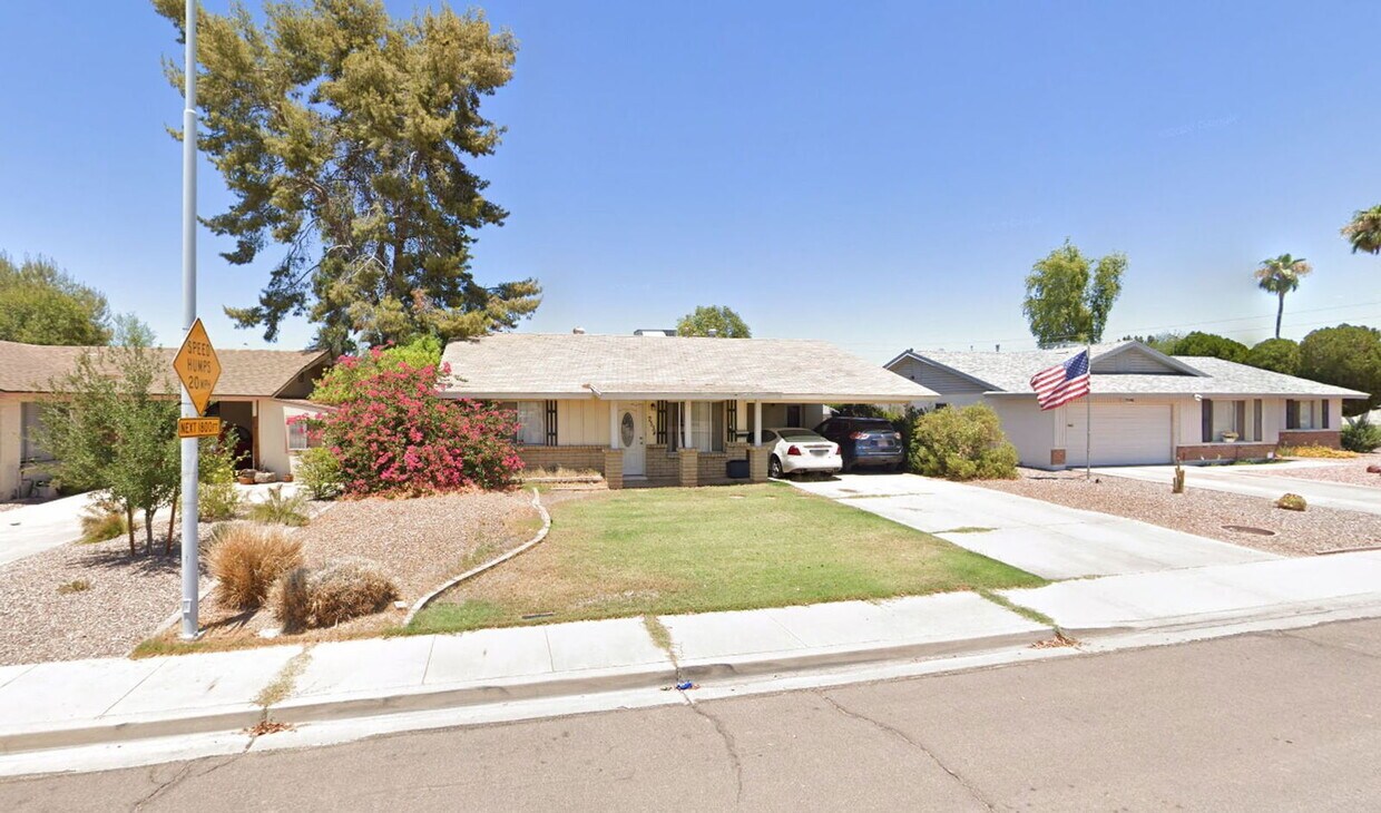 Photo - 2534 E Riviera Dr