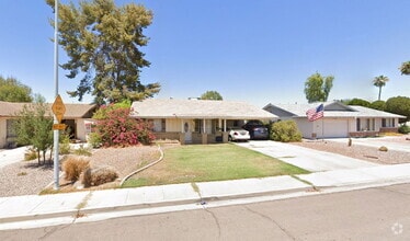 Building Photo - 2534 E Riviera Dr