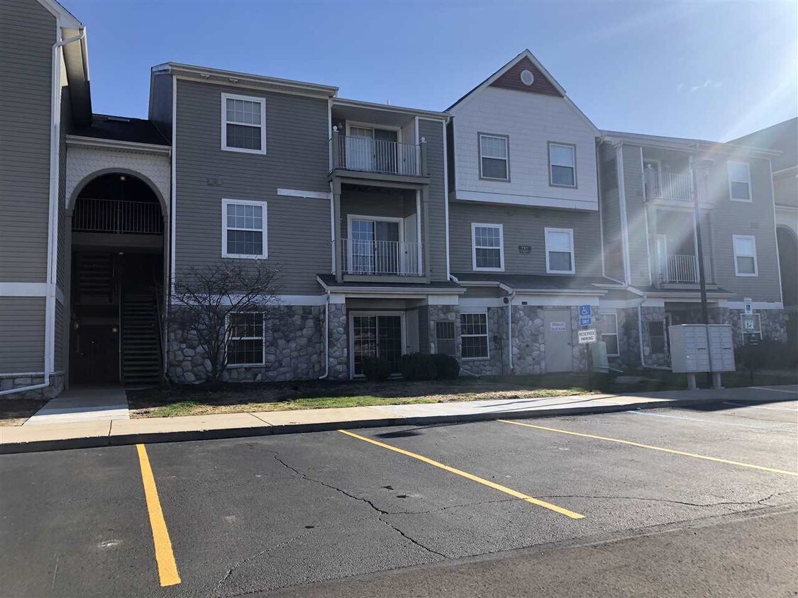 Foto principal - 15900 Silver Pkwy