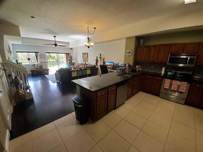 Kitchen - 7400 Palomino Dr