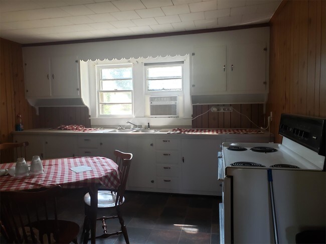 Foto del edificio - 3317 Sikes Mill Rd