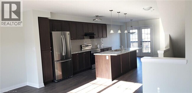 Building Photo - 158 S Creek Dr