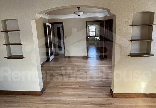 Building Photo - 2 Bed/1 Bath Upper Duplex in Minneapolis