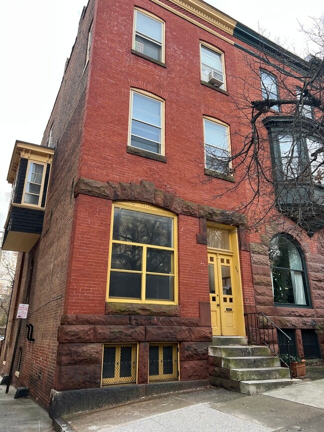 Building Photo - 607 Reservoir St