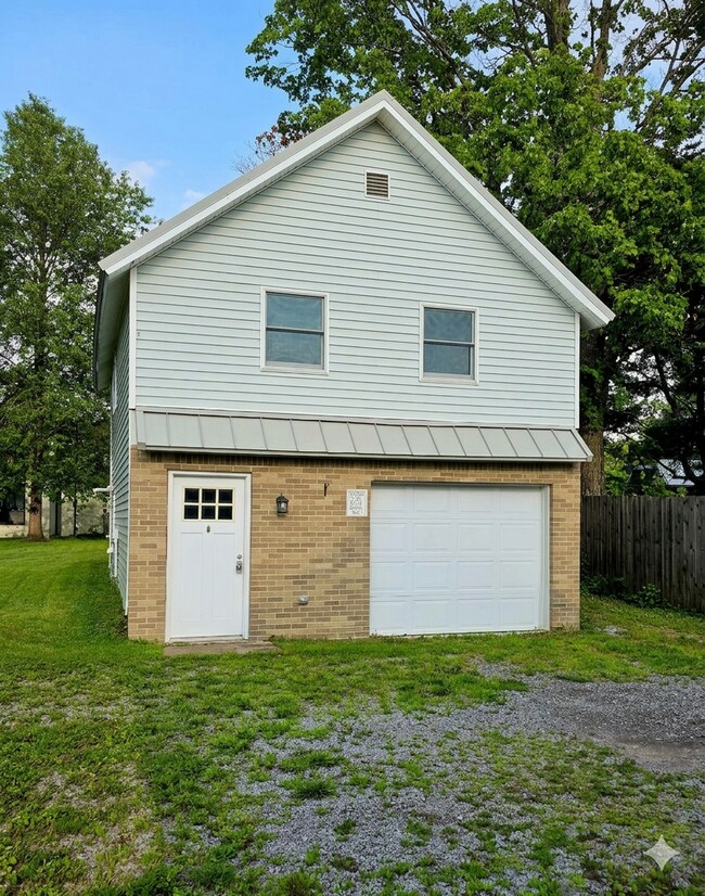 Foto del edificio - Excellent Updated One-Bedroom Apartment in West Valley – Private Deck and Laundry!
