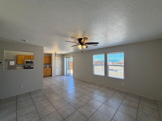 Foto del edificio - 3 Bedroom Home Near Unser Blvd NW & Ladera Dr NW!