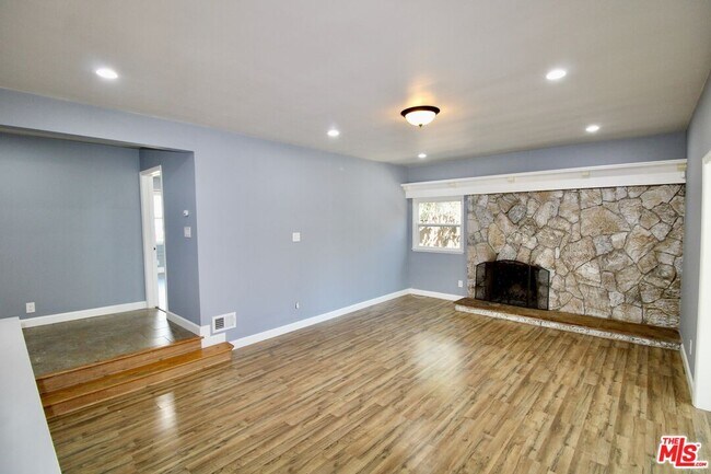 Foto del edificio - 7610 Kelvin Ave