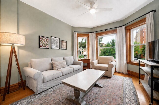 Foto del edificio - 1633 W Olive Ave
