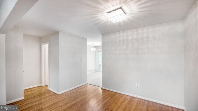 Building Photo - 5310 King Charles Way