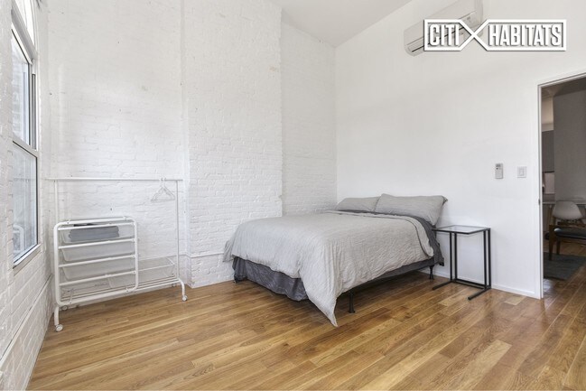 Building Photo - 326 Eldert St