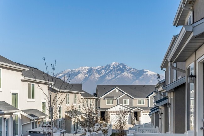 Building Photo - 4864 W Pillar Dr