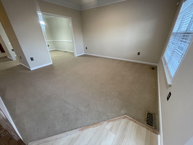 Building Photo - 16 Regency Dr