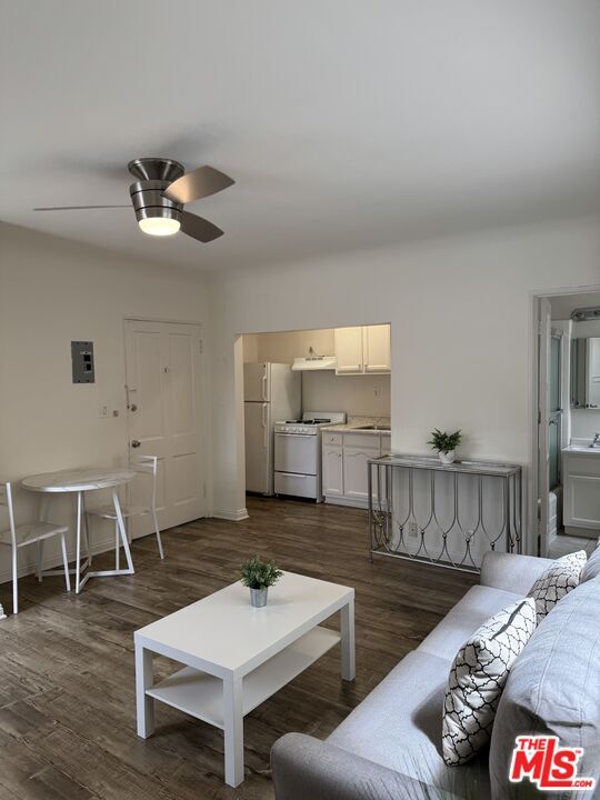 Foto principal - 265 S Manhattan Pl