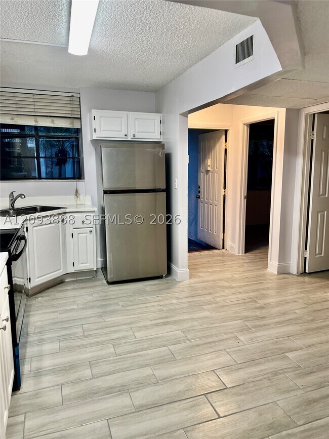 Building Photo - 1258 S Military Trail