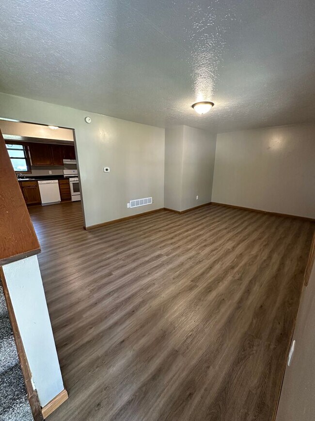 Foto del edificio - 304 E. Oakridge Ave.