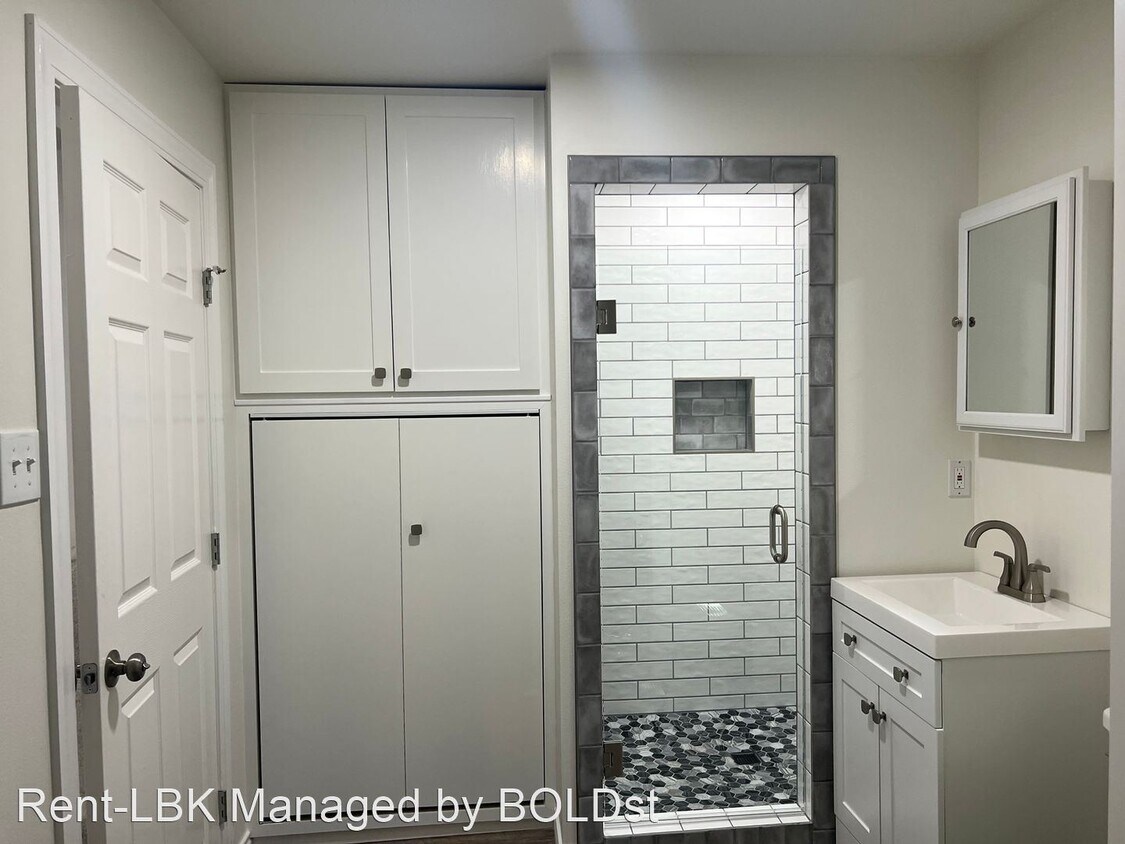 Foto del edificio - Studio, 1 bath House - 2321 Main Street Rear