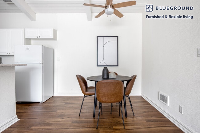 Building Photo - 6150 Canterbury Dr