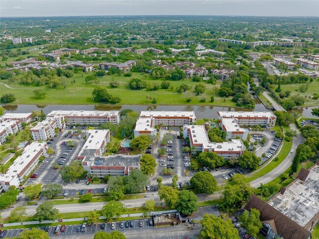 Foto del edificio - 3581 Inverrary Dr