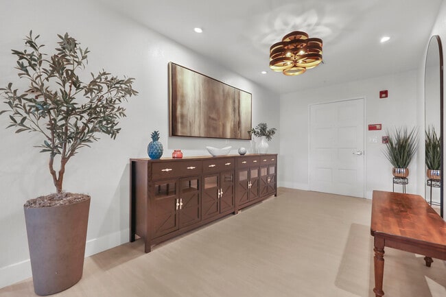 Foto del edificio - 2246 Paseo Roseta