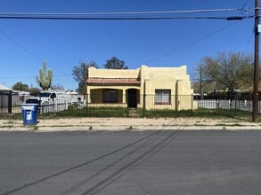 Building Photo - 219 E Blacklidge Dr