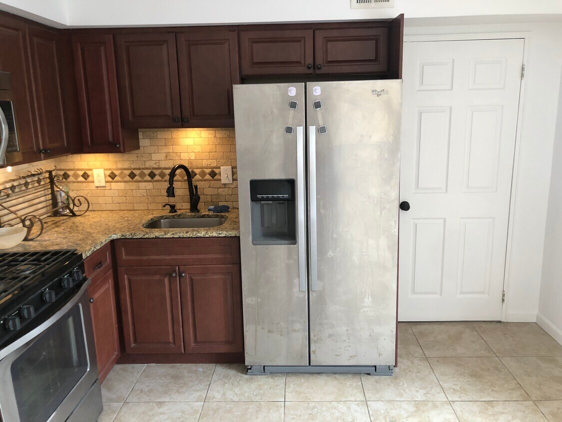 Kitchen - 32 Judson St