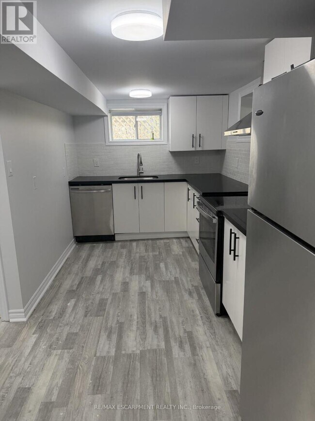 Building Photo - 377 Martin St