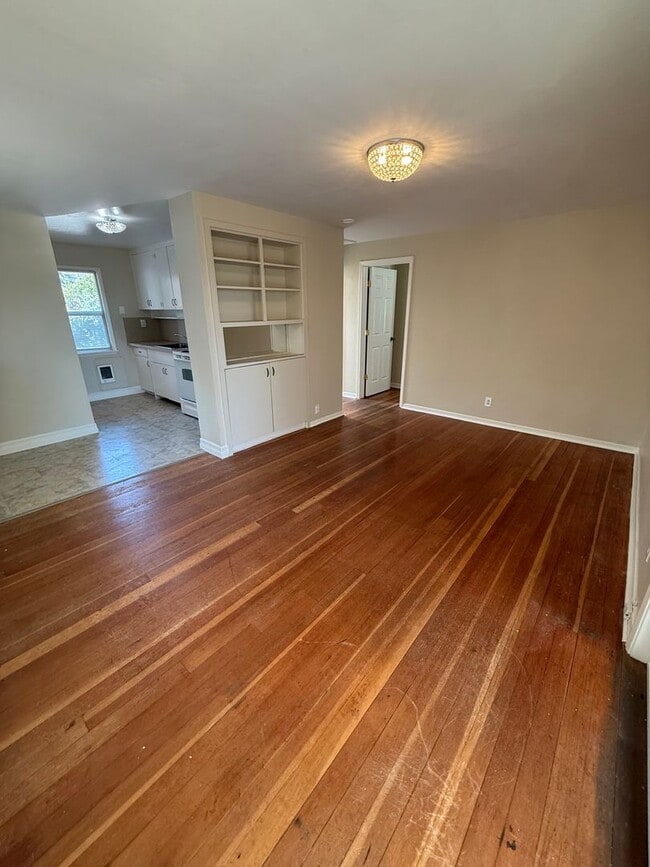 Building Photo - 3904