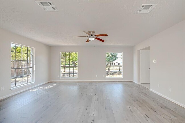 Foto del edificio - 10211 Huntington Pl Dr