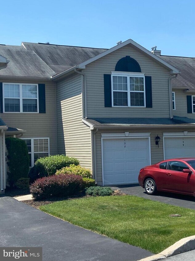 137 Oriole Ct, Hummelstown, PA 17036 Apartment for Rent in