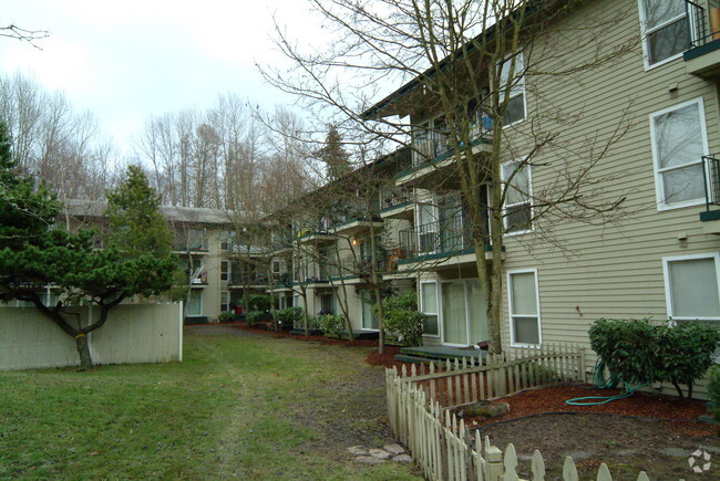 Building Photo - Des Moines Hills Apartments