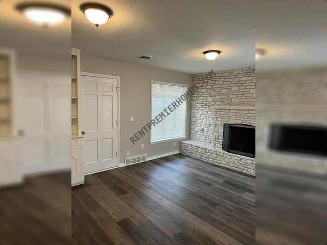 Photo - 3301 Eastman Dr House