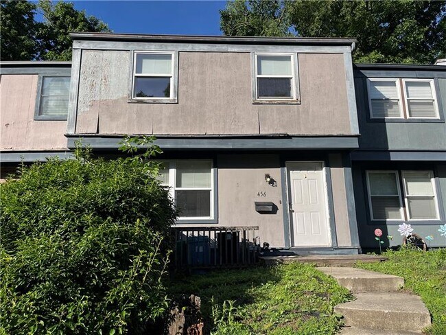 Foto del edificio - 456 Hunting Creek Rd