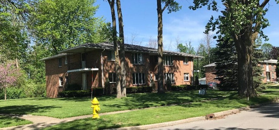 Foto del edificio - 170 Denrose Dr