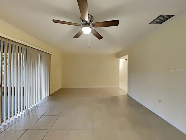 Foto del edificio - 3 Bed | 2 Bath | Corner Lot on Orchid Lake