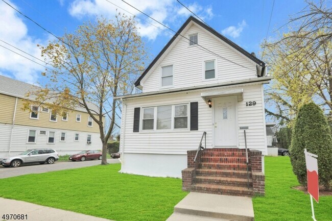 Building Photo - 129 E 6th St