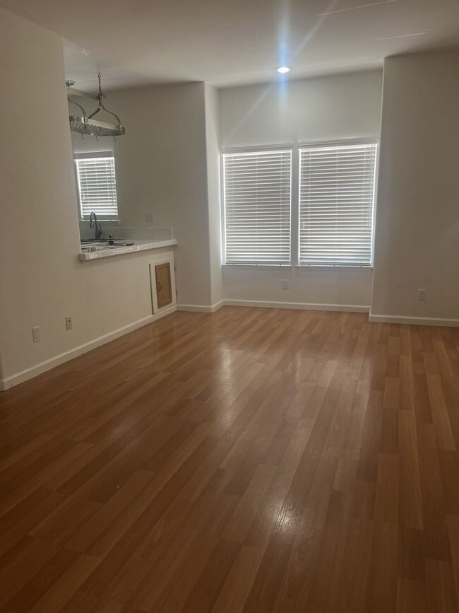 Foto del edificio - Charming 2 Bedroom-1.5 bath Home Available...