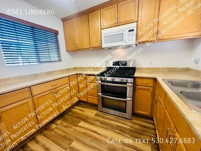 Building Photo - NEW Reduced Price. Adorable 2-bedroom cott...
