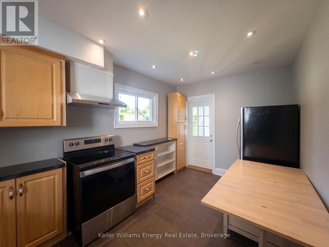 Building Photo - 204 Gibb St