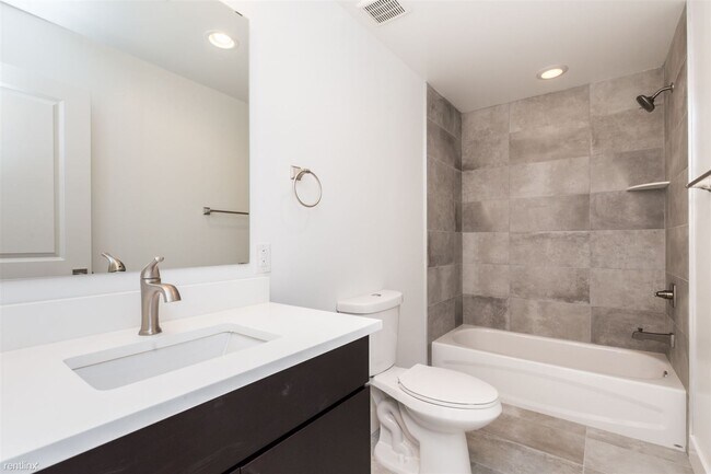 Foto del edificio - 2 br, 1 bath Triplex - 2308 E LEHIGH AVE U...