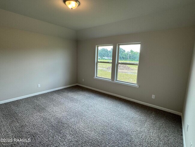 Building Photo - 226 Sidney Oaks Dr