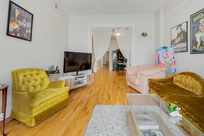 Foto del edificio - 1519 N Claremont Ave