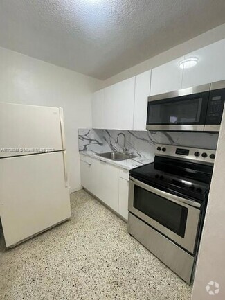 Building Photo - 985 W 23rd St
