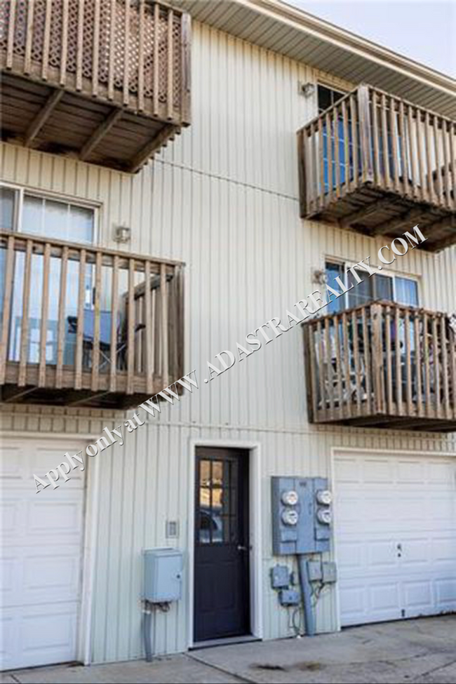 Building Photo - Affordable Living in Kansas City-Available NOW!!